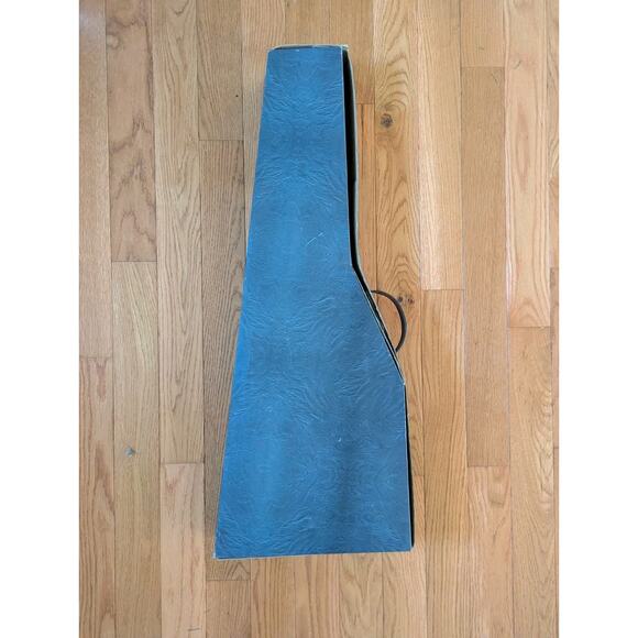 Guitar Hero 2008 Nyko Front Man Nintendo Wii Guitar Controller Yellow w/ Box - Picture 3 of 4